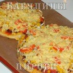 Пицца с копченой колбасой, помидорами и сыром «8 марта»